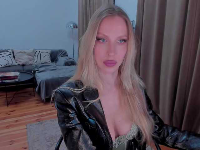  ToxicBlonde chat room