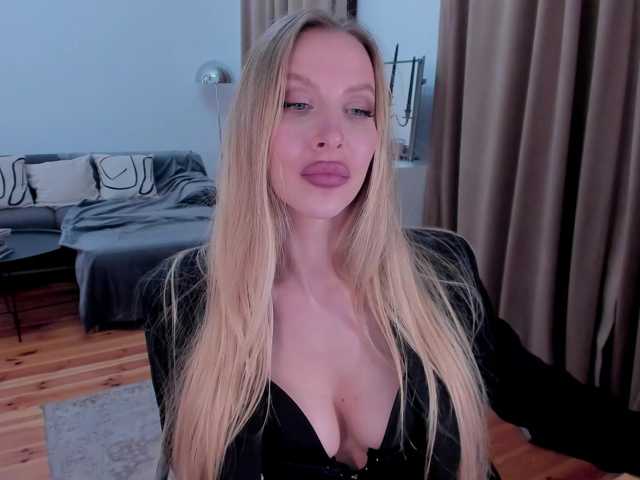 le modèle ToxicBlonde est en webcam porno dans un show sur le site bongacams, il possède les tags suivants: White/Caucasian,Blonde,Shaved