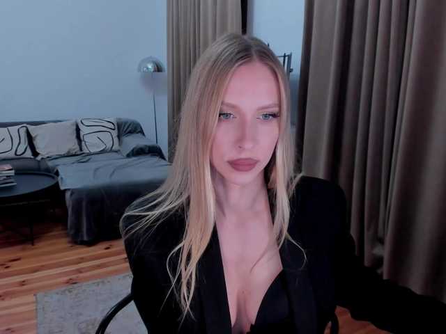 ToxicBlonde live cam