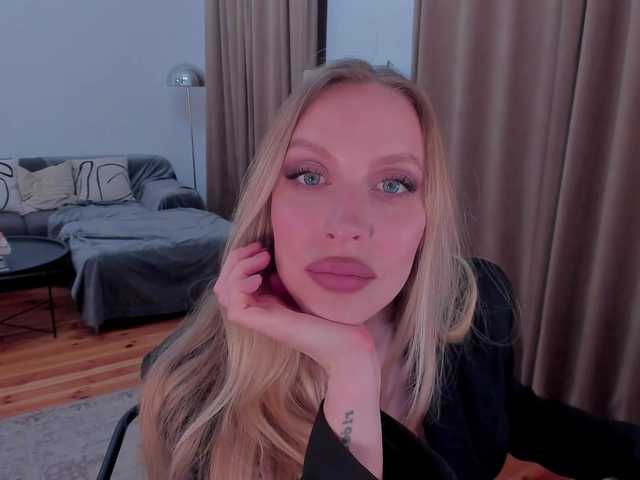  ToxicBlonde chat room