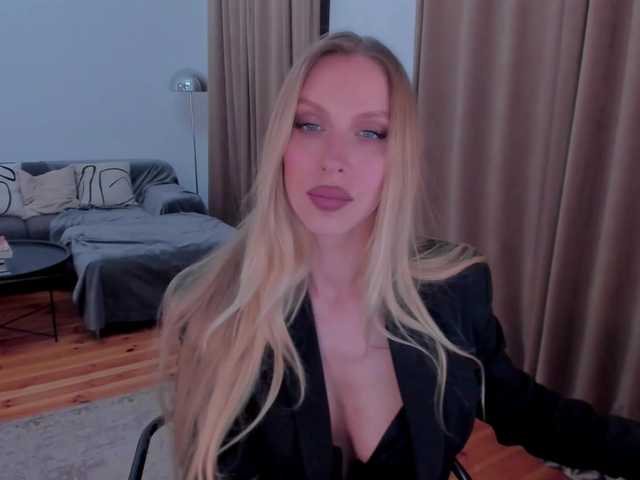  ToxicBlonde chat room