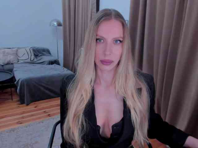 ToxicBlonde webcam