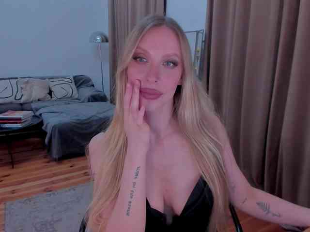 ToxicBlonde webcam
