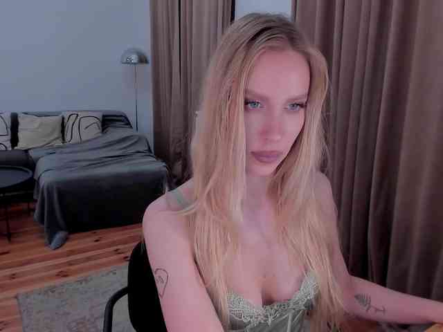ToxicBlonde webcam
