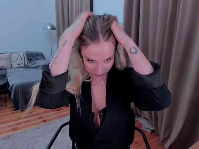 ToxicBlonde webcam