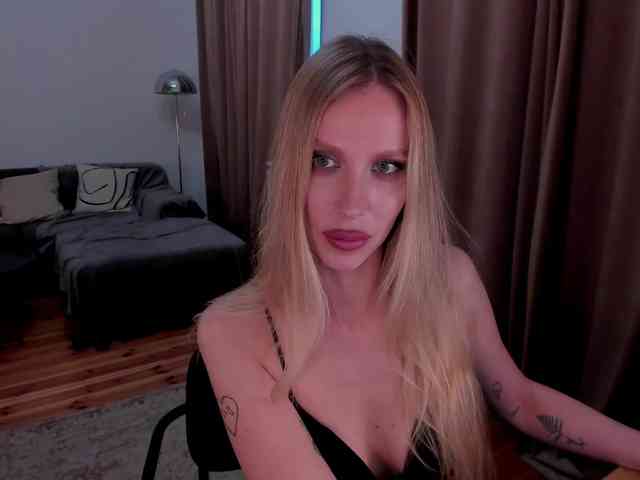 ToxicBlonde webcam