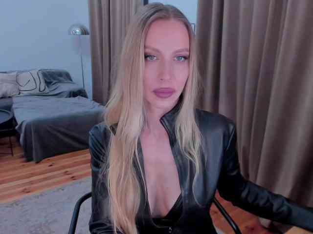 ToxicBlonde webcam