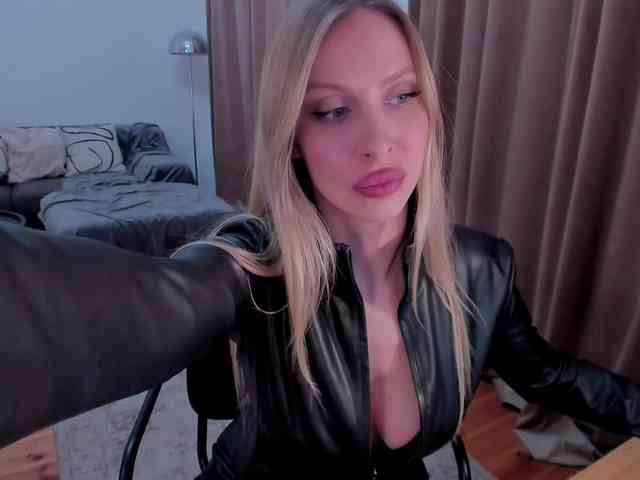 ToxicBlonde webcam
