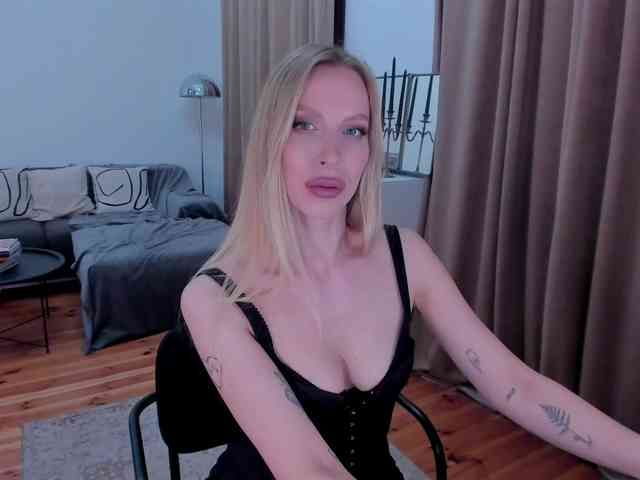 ToxicBlonde webcam