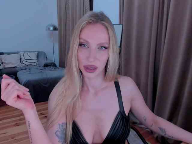 ToxicBlonde webcam