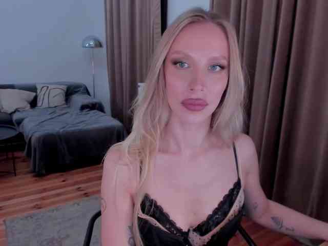 ToxicBlonde webcam
