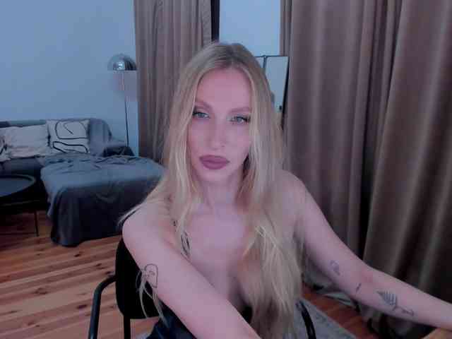 ToxicBlonde webcam