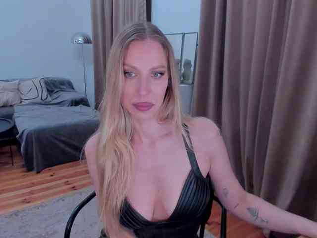 ToxicBlonde webcam
