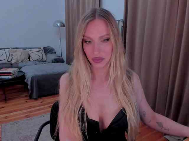 ToxicBlonde webcam