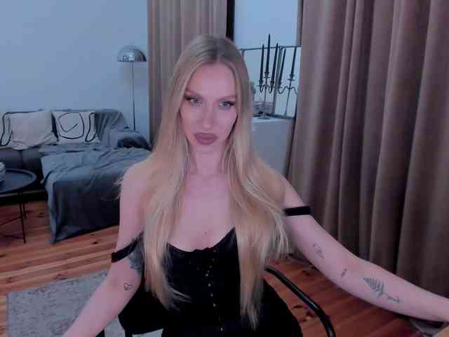 ToxicBlonde webcam
