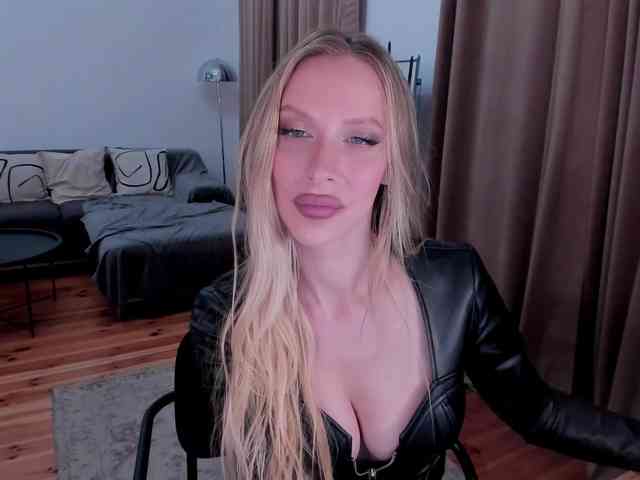ToxicBlonde webcam