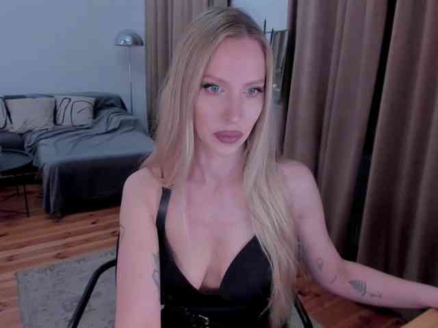 ToxicBlonde webcam