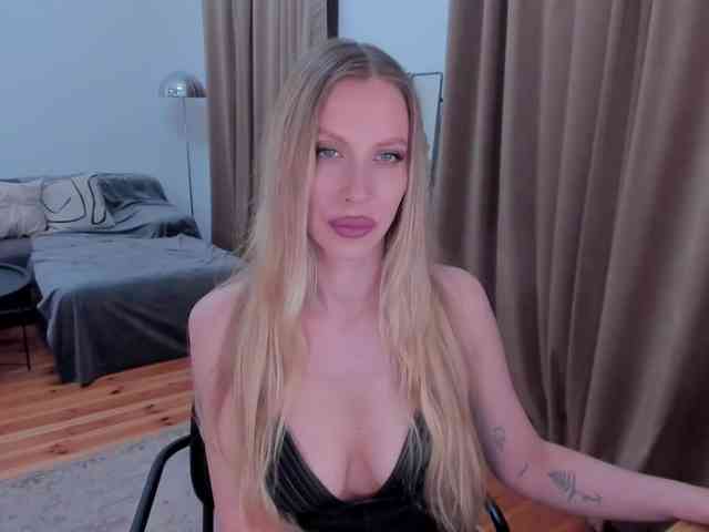 ToxicBlonde webcam