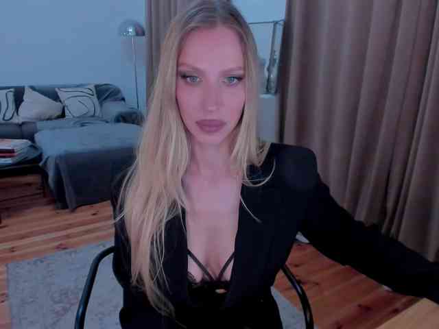 ToxicBlonde webcam