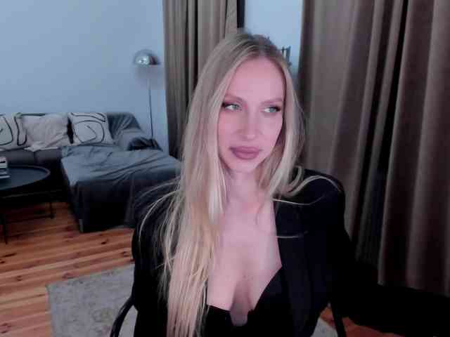 ToxicBlonde webcam