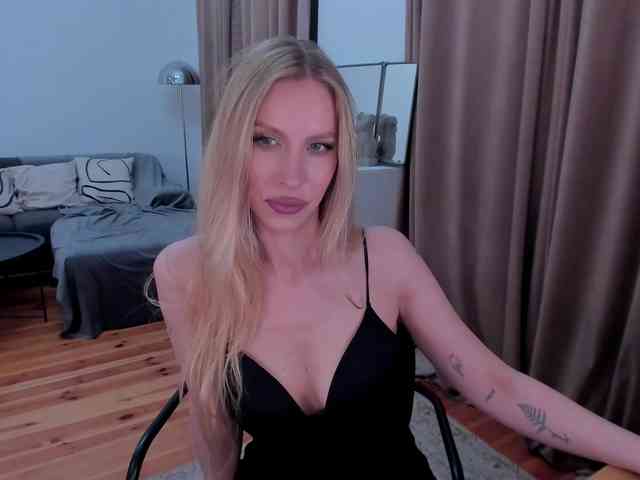 ToxicBlonde webcam