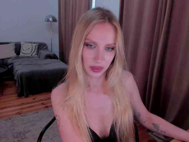 ToxicBlonde webcam