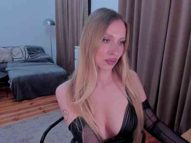 ToxicBlonde webcam