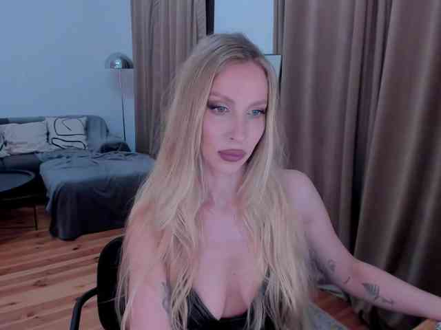 ToxicBlonde webcam