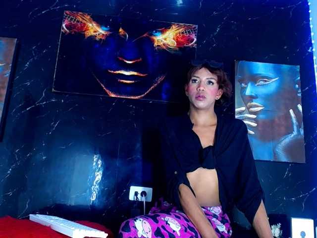 LuxuryQueens1 live webcam show