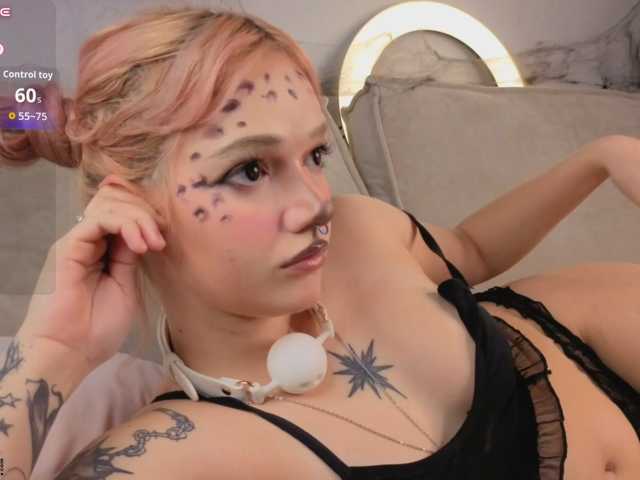 Molly-Platt live cam on BongaCams