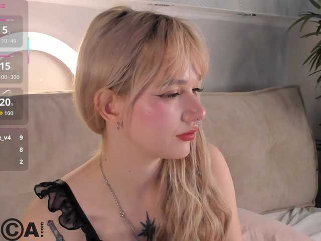 le modèle Molly-Platt est en webcam porno dans un show sur le site bongacams, il possède les tags suivants: White/Caucasian,Blonde,Shaved
