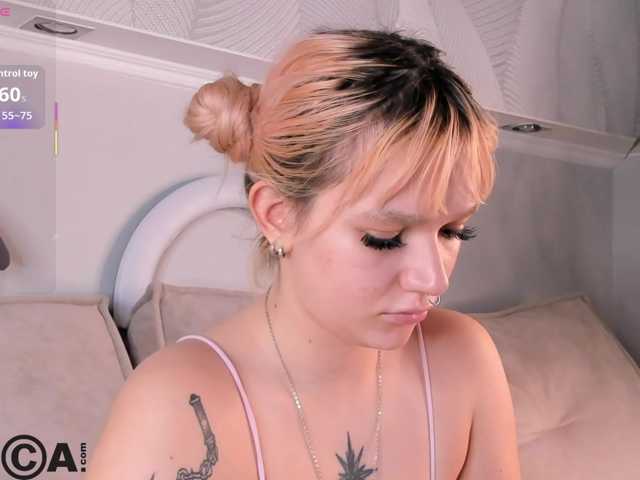 Molly-Platt live cam on BongaCams