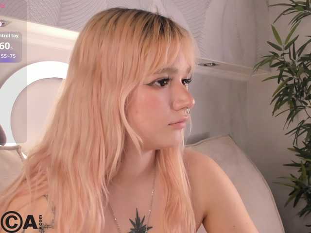 Molly-Platt live cam on BongaCams