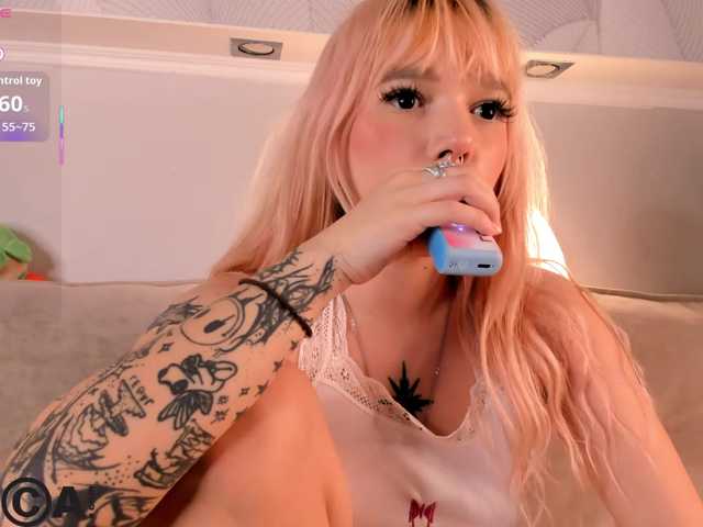 Molly-Platt live cam on BongaCams