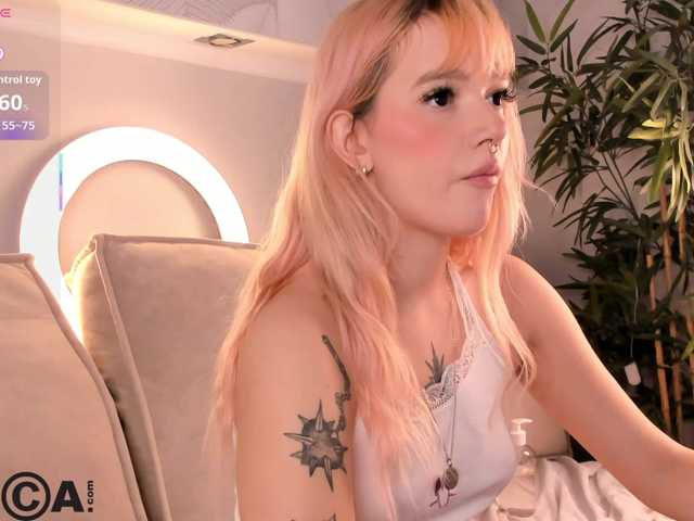 Molly-Platt live cam on BongaCams
