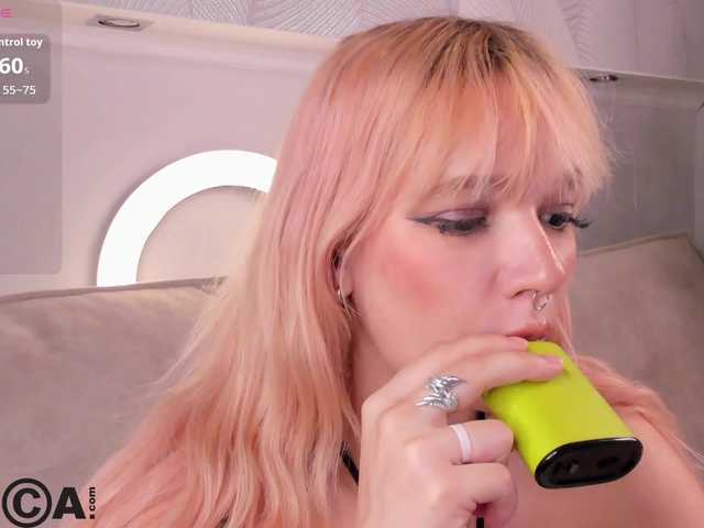 Molly-Platt live cam on BongaCams