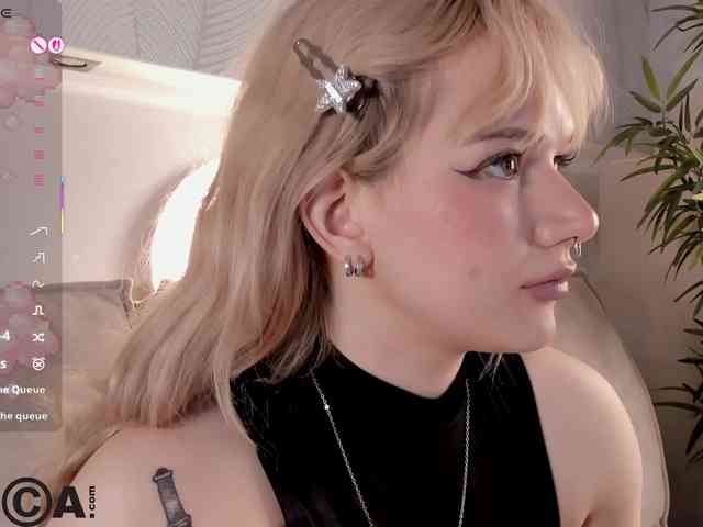 Acest model este live acum. Molly-Platt
