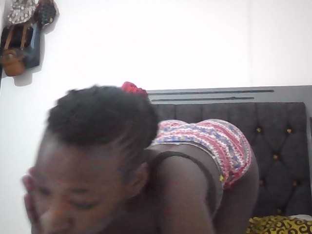 Luckyshee14 live cam on BongaCams
