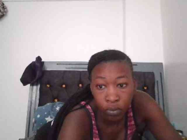 Luckyshee14 webcam
