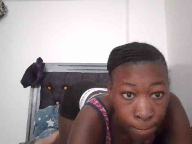 Luckyshee14 webcam