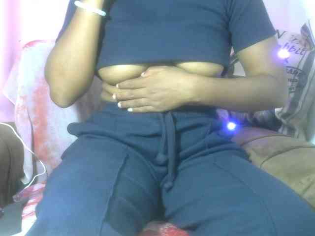 LalyChoco1 webcam