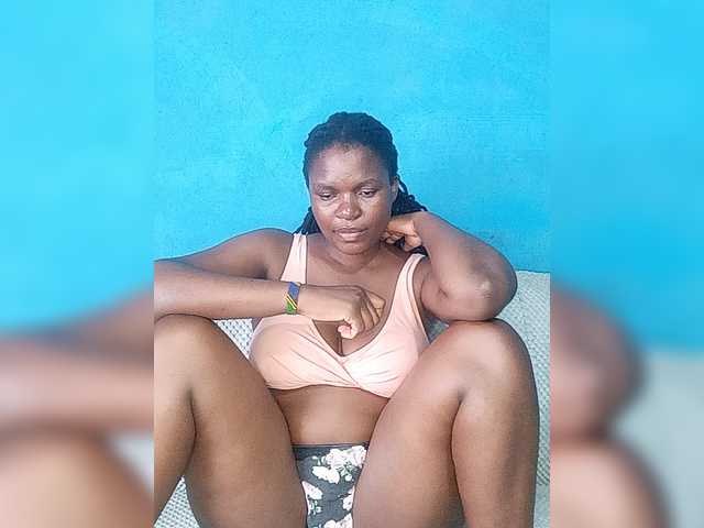 Thearo live cam on BongaCams