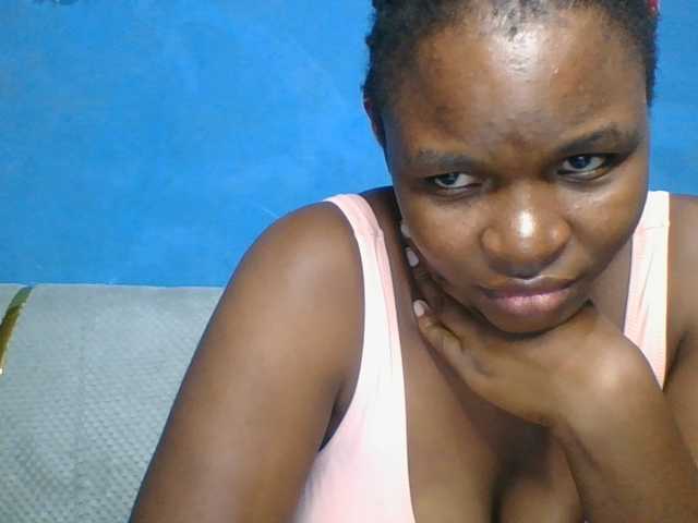 Thearo live cam on BongaCams
