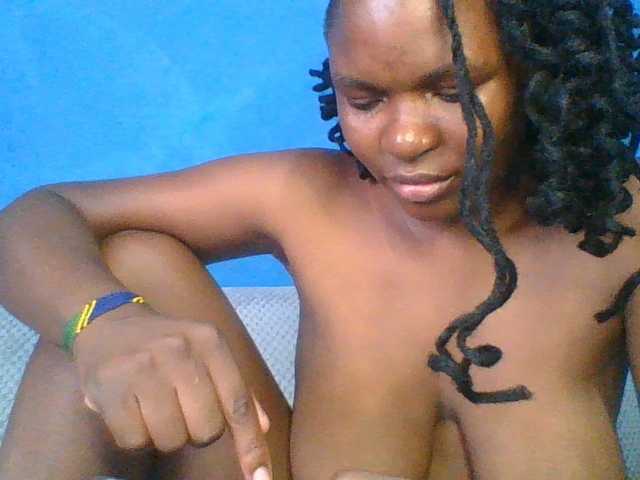 Thearo live cam on BongaCams