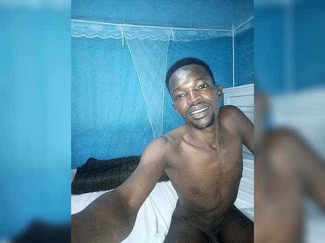 Thearo live cam on BongaCams