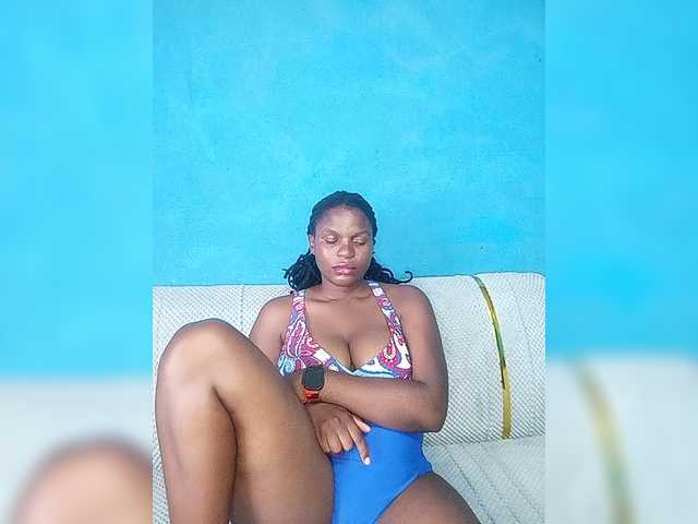 Thearo live cam on BongaCams