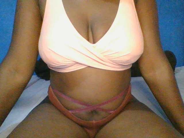 Thearo live cam on BongaCams