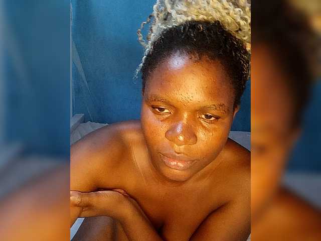 le modèle Shadia45 est en webcam porno dans un show sur le site bongacams, il possède les tags suivants: Ebony,Blonde,Shaved