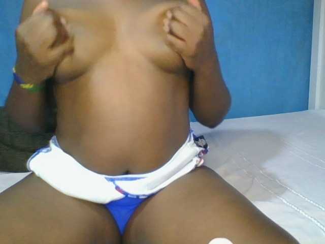 Thearo live cam on BongaCams