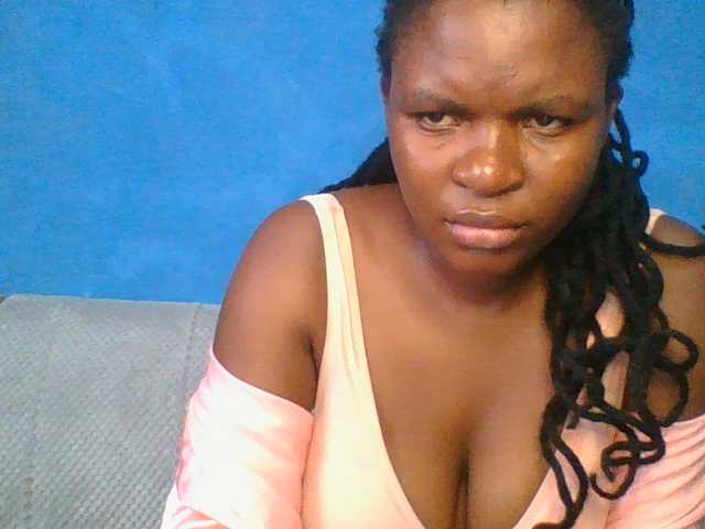 Thearo live cam on BongaCams